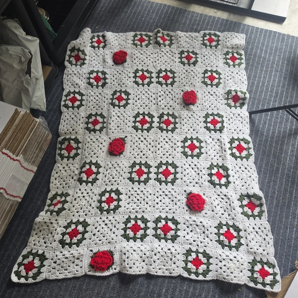 Handmade Crochet Granny Square Afghan Throw Blanket 3D Roses White Floral 50x40